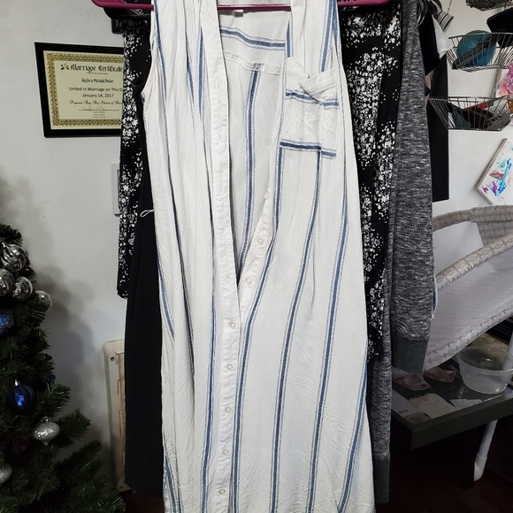 Dresses - Picture 6 of 9